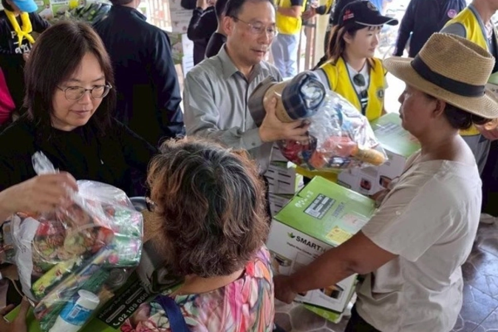 駐泰代表藍夏禮赴泰南災區關心台商