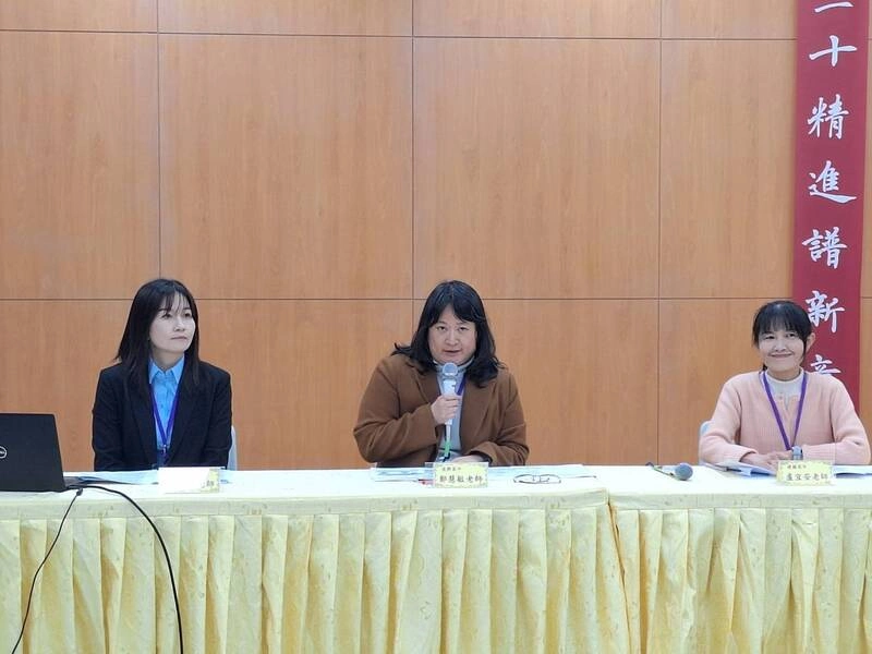 台北市高中國文科教師群分析國寫試題