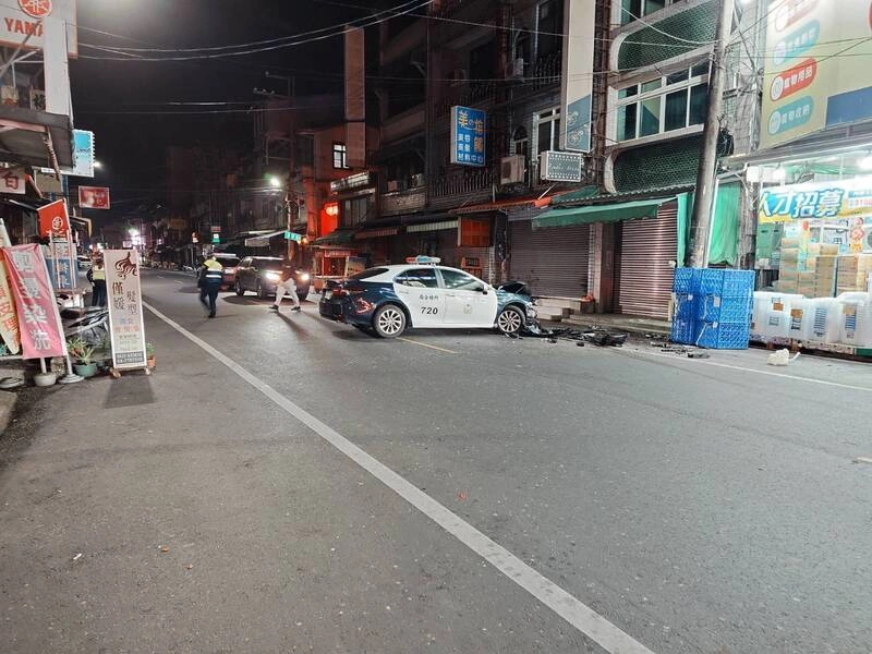 屏東警匪追逐　警車遭衝撞