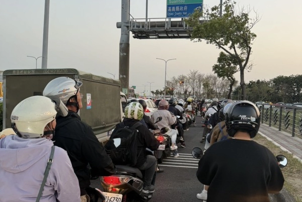 台灣燈會嘉義人潮多交通打結  翁章梁籲擇期再來