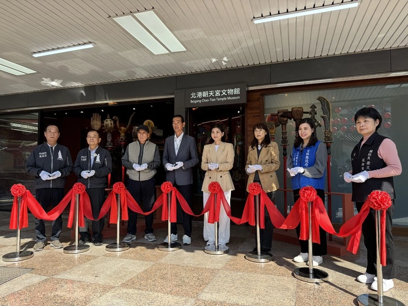 北港朝天宮展出2頂祖媽轎、國寶畫師彩繪門神