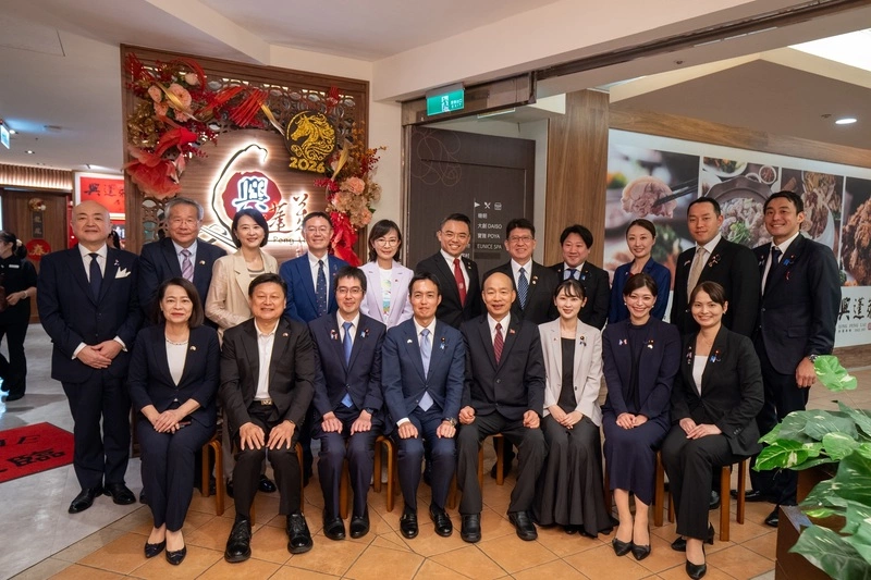 款宴自民黨青年局訪團　韓國瑜勉待人要圓、做事要方