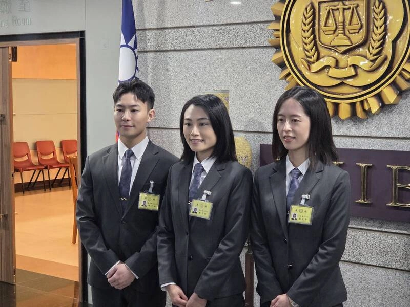 調查局調查班第62期結業　前3名學員合影