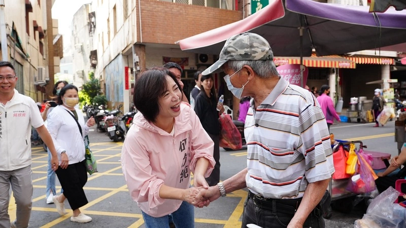 何欣純憶亡父提職場爸爸政見 江啟臣秀親子照談托育