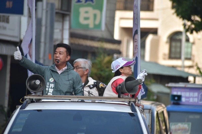 民進黨高雄市長初選民調將登場　許智傑拜票