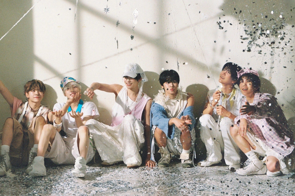 新生代男團NCT WISH攜正規一輯《Ode to Love》回歸！同名主打曲「推出即登音源榜首」，傳達在冷漠世界中仍想傳遞溫柔的心意，全專10曲介紹一次看！