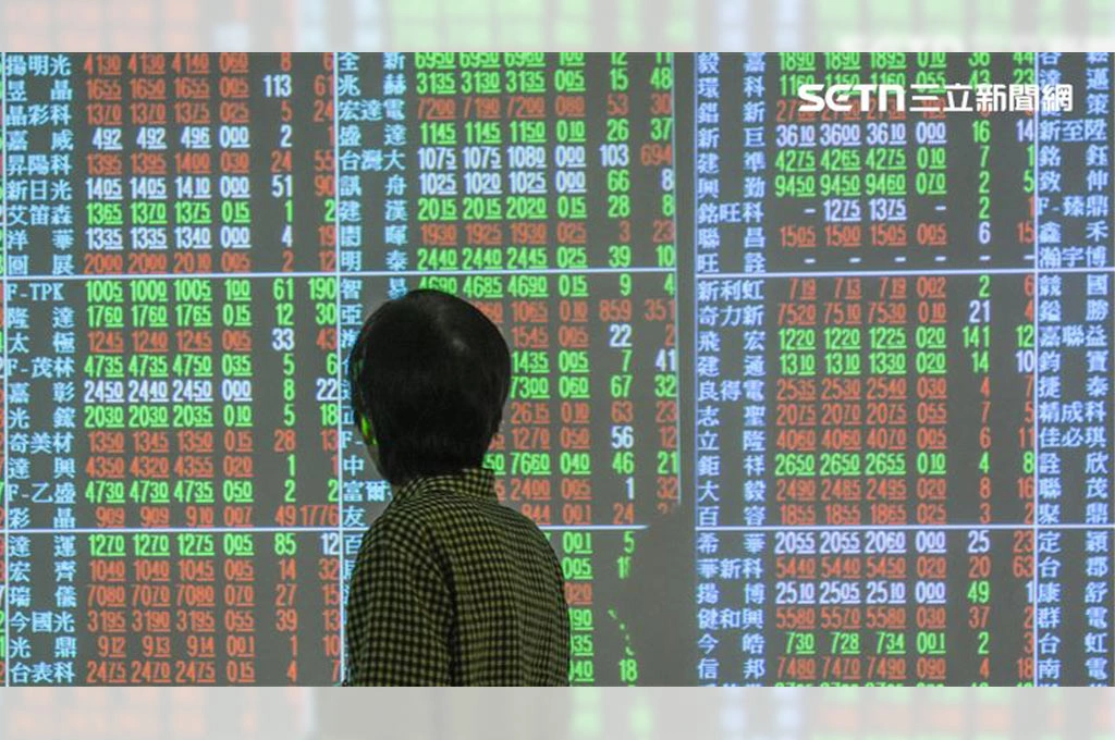 川普關稅施壓歐洲全球擔憂...三大法人賣超774.11億...台股逾1400家同步下跌...損513點、31246.37點作收