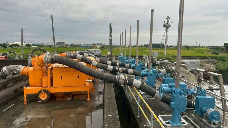 颱風巴威逼近　雲林預佈抽水機、整備6000包砂包