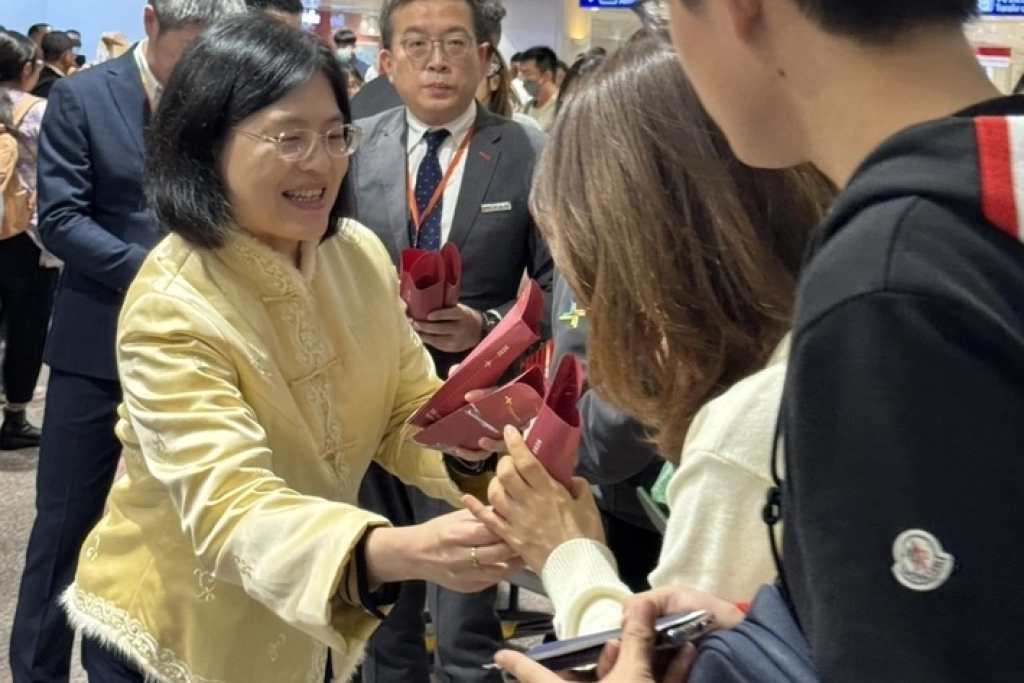 杜拜首班返台班機　275名台灣旅客平安抵台