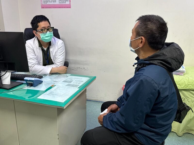 越南移工遭沙袋砸傷骨盆腔破裂　手術搶救重返職場