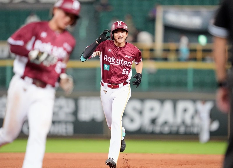 何品室融首轟即滿貫砲史上最年輕　猿終止3連敗