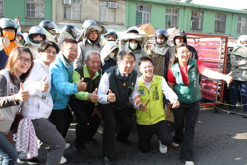 台南鹽水蜂炮啟炮　民眾體驗炸射震撼威力
