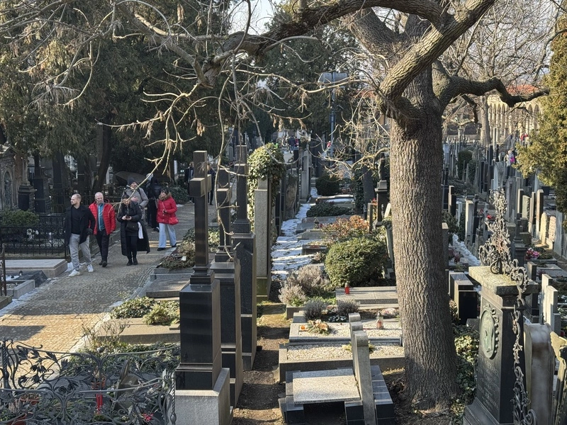 捷克知名作家恰佩克長眠布拉格高堡區「萬神殿」