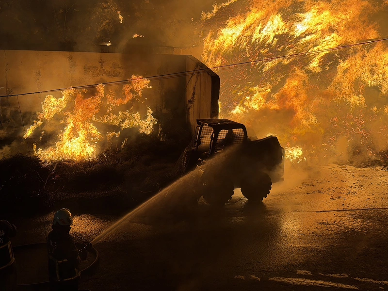 彰化鹿港清潔隊大火　消防馳援火勢已控無人傷亡