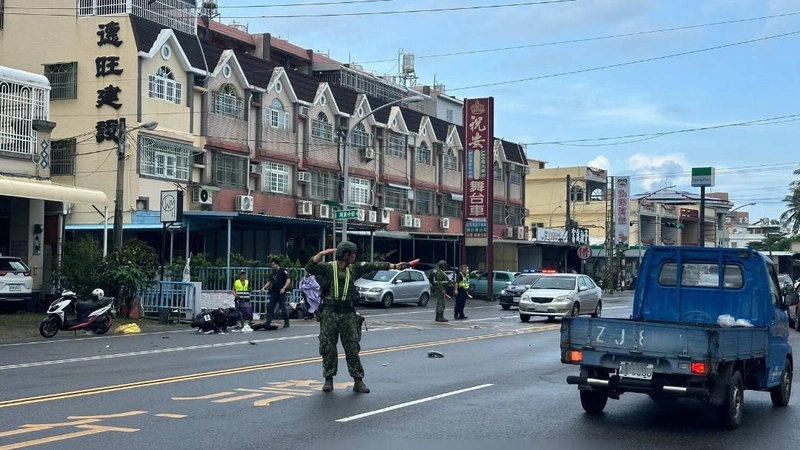 軍民一家 漢光演習車隊遇民眾擦撞助疏導交通