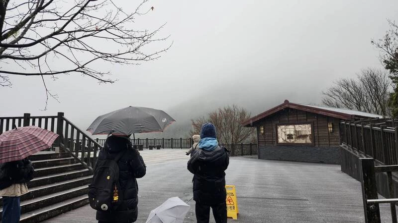 冷氣團發威　宜蘭太平山降冰霰