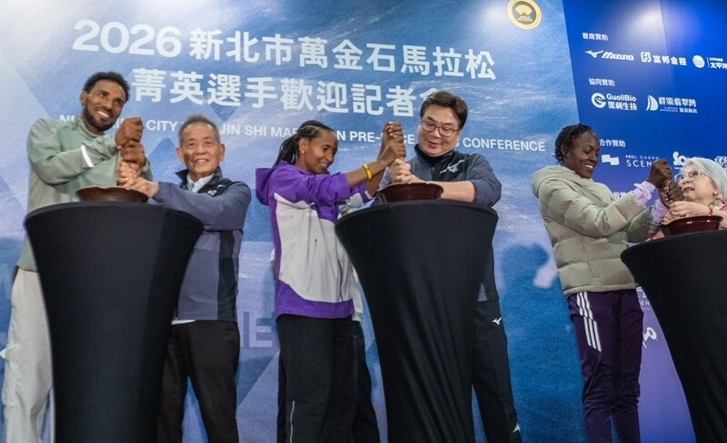 萬金石馬拉松菁英選手迎賓　擂茶體驗傳遞台灣味