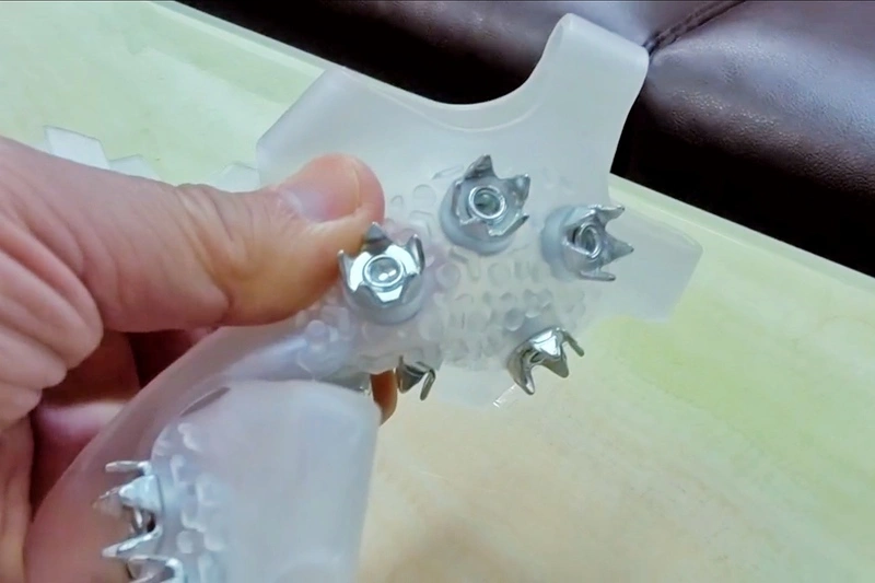 航警局提醒防滑釘爪鞋套僅可託運（2）