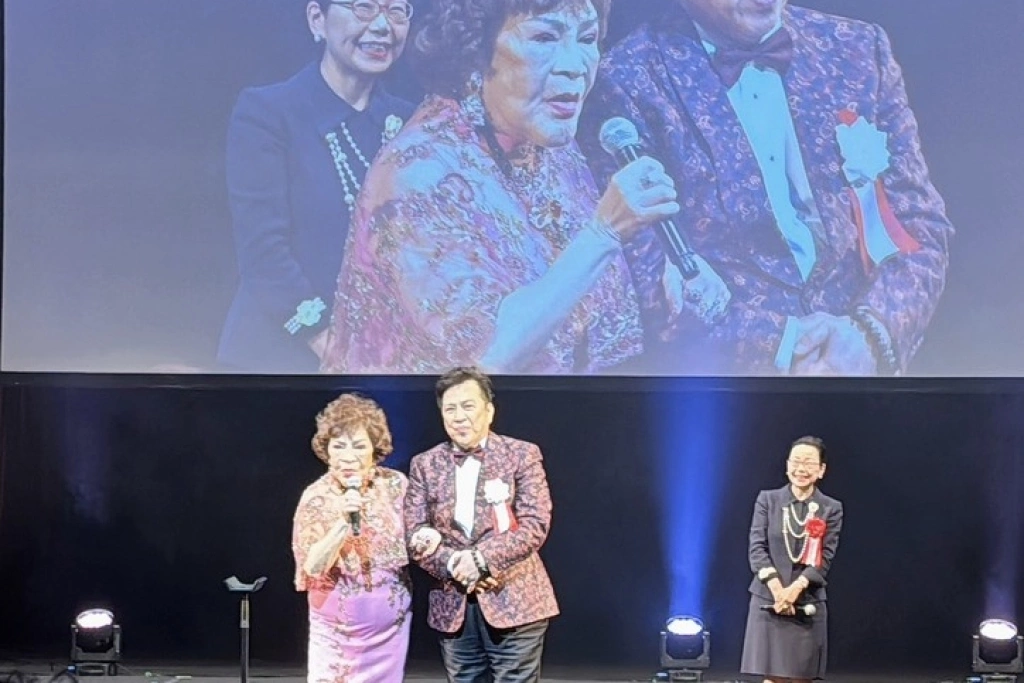 周遊、李朝永出席「2025日本全球夫人大賽」