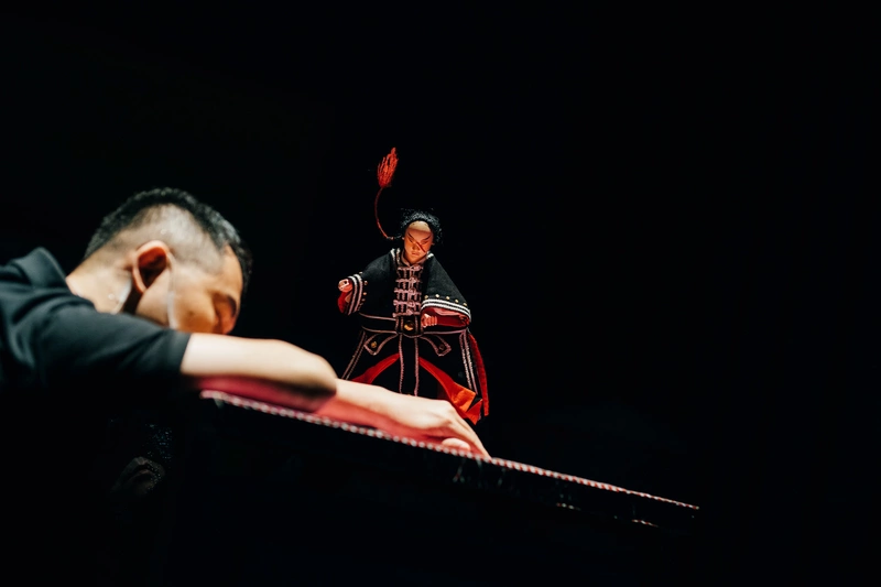 北藝嚴選節目「白色說書人」　莫子儀1人飾7角