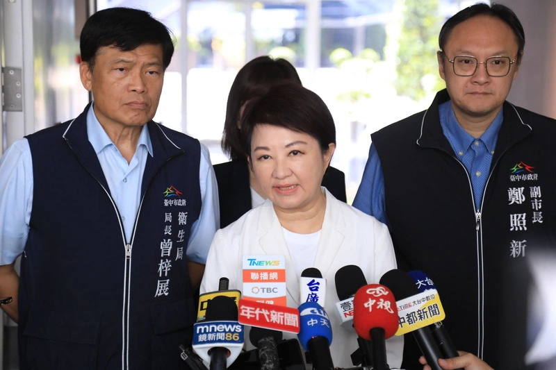 飛沖繩為空中聯合婚禮證婚  盧秀燕：沒有其他參訪