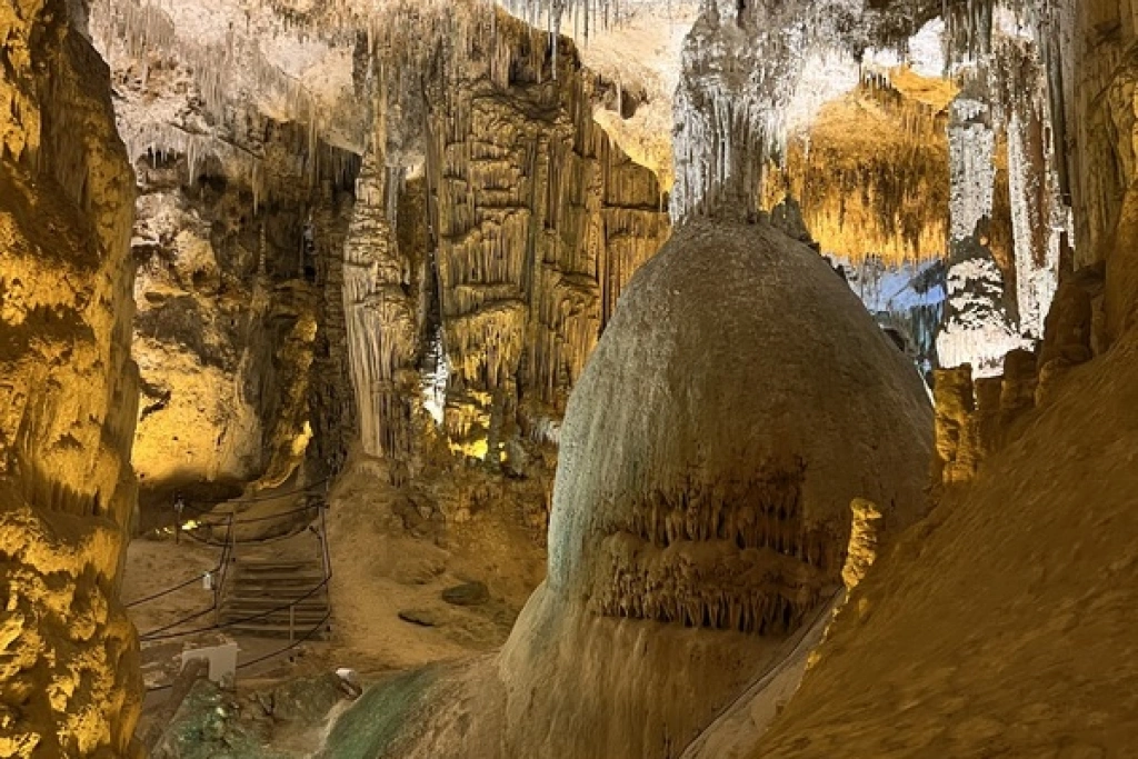 薩丁尼亞島海神洞穴內奇幻景觀