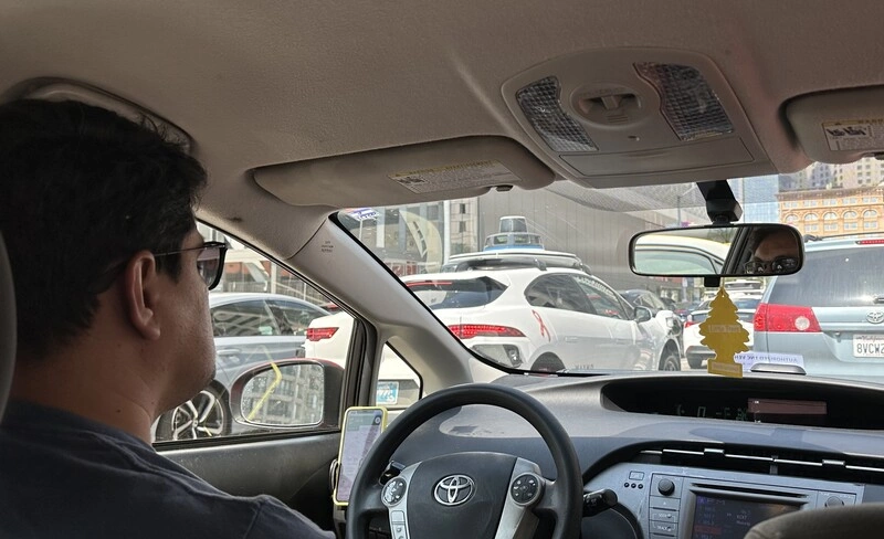 舊金山人類駕駛與無人駕駛車輛