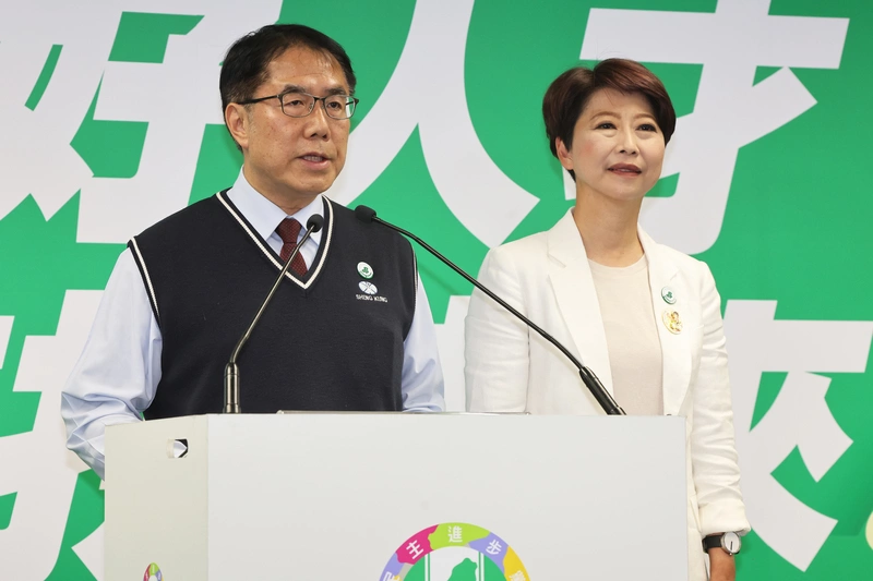 民進黨提名陳亭妃戰台南　黃偉哲站台造勢