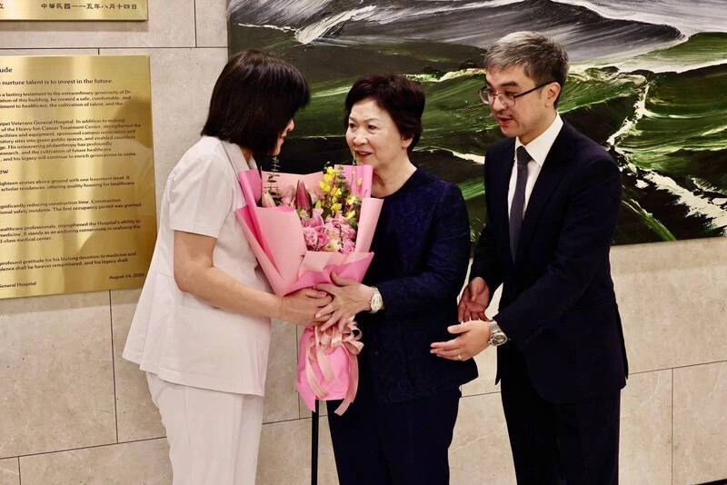 感謝尹衍樑捐21億支持 北榮設立紀念銘牌