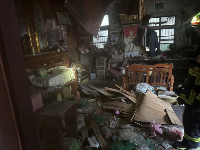 台中后里住宅氣爆火警　7旬男子臉手部燒燙傷