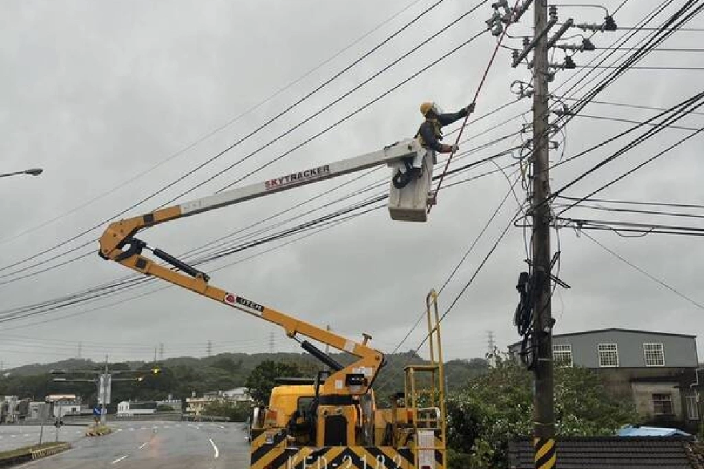 薔琵颱風釀苗栗3000戶停電　台電持續搶修