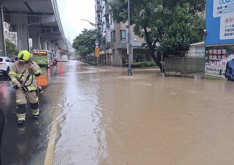 北市災害應變中心二級開設　籲內湖居民防淹水