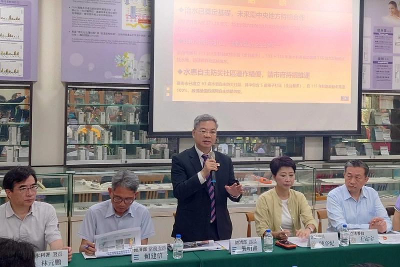 台南防三爺溪水患護岸加高應急　長期研擬上游分流