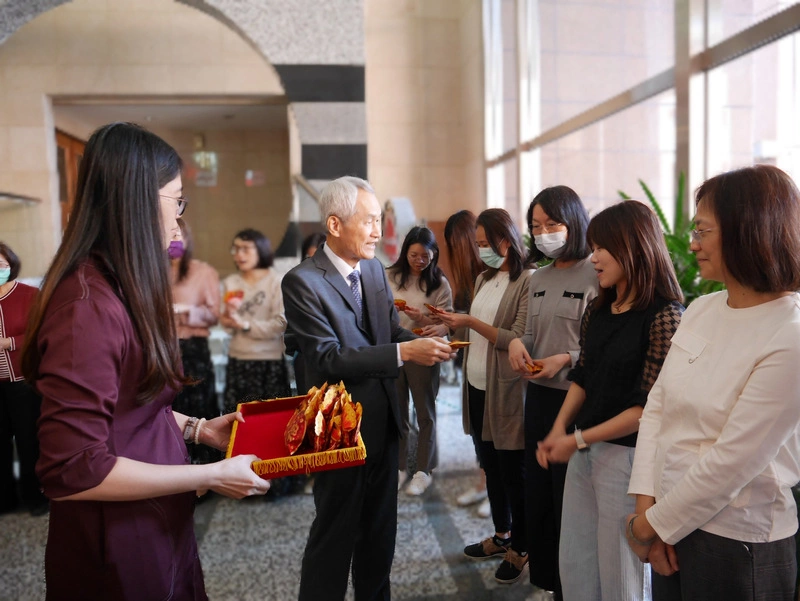 試院新春團拜　周弘憲：再精進考績法制