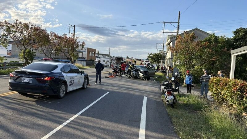 台東阿公開車載孫赴國考  自撞車毀祖孫雙亡