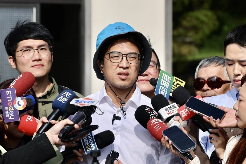 蔣萬安列席行政院提松機遷移　沈伯洋：可能是去補課