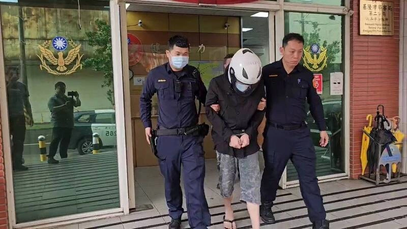 見女友與前男友同行　醋男駕車撞女友遭送辦