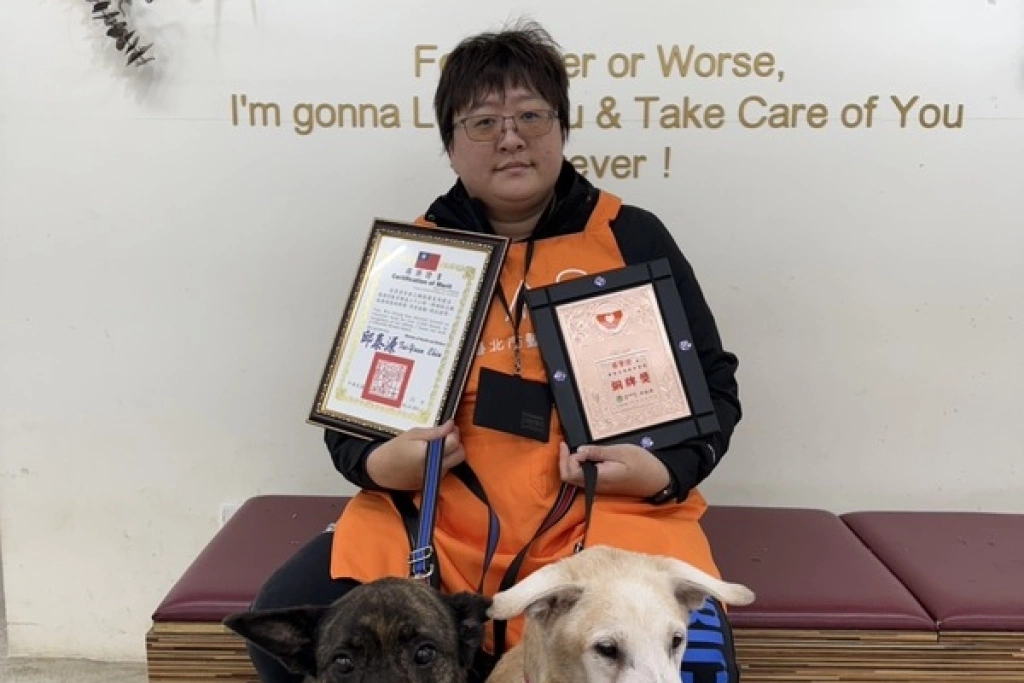 北市動物之家志工守護浪浪近20年 3000小時不離不棄