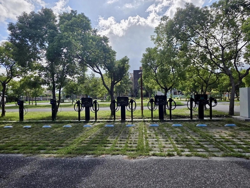 遠傳攜手東華大學　啟動電動車公共充電站