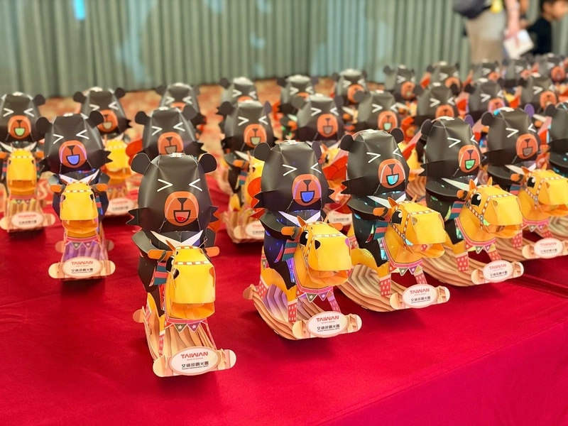 台灣燈會限量發放「喔熊馬抵嘉」小提燈