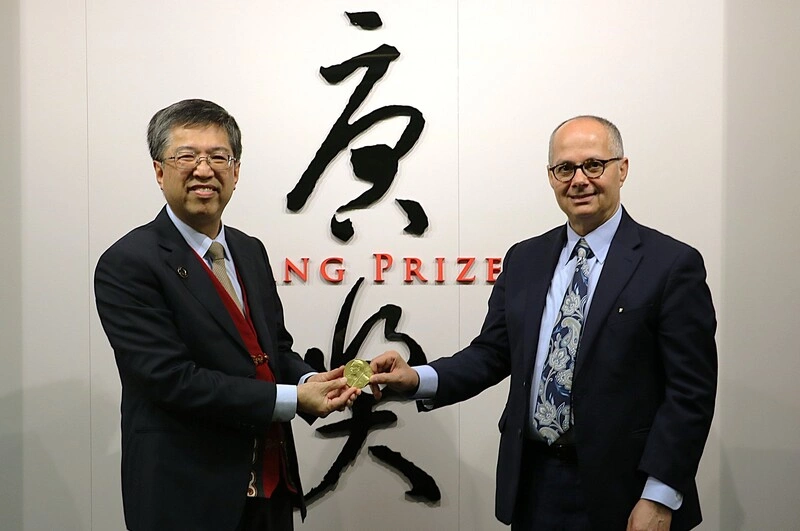 諾獎得主亞基來台訪唐獎　拿紅包吃年糕體驗過年