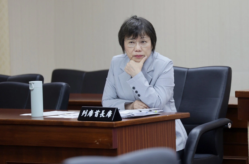 撤銷徐春鶯定居資格？劉世芳：公文簽辦中