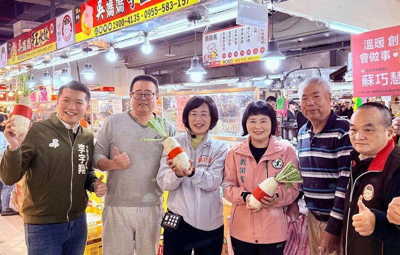 蘇巧慧赴泰山公有市場掃街拜票（2）