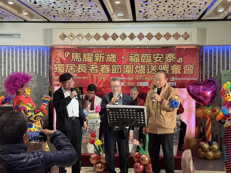 寒冬送暖　民團邀萬華獨居長者歲末圍爐