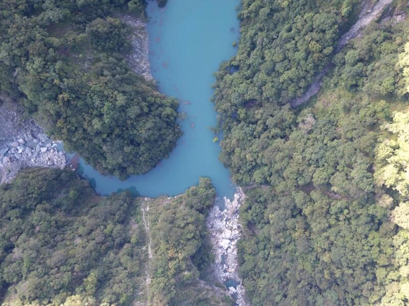 萬里溪堰塞湖風險未解除 湖區右岸崩塌地邊坡仍不穩