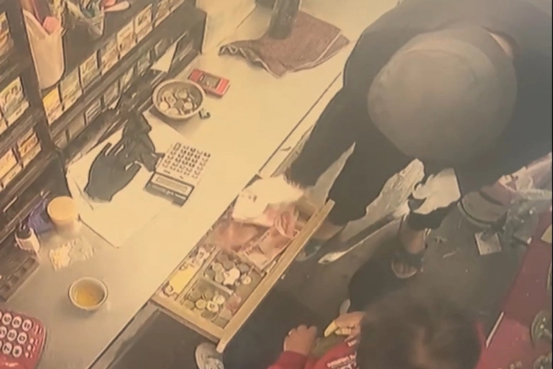 台南蒙面人持刀搶檳榔攤　警循線逮人