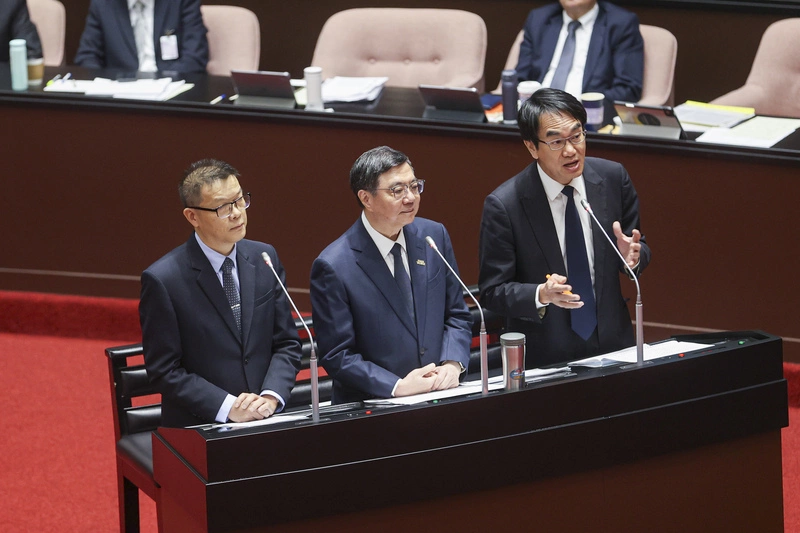 卓榮泰、林宜敬、陳崇樹立院備詢