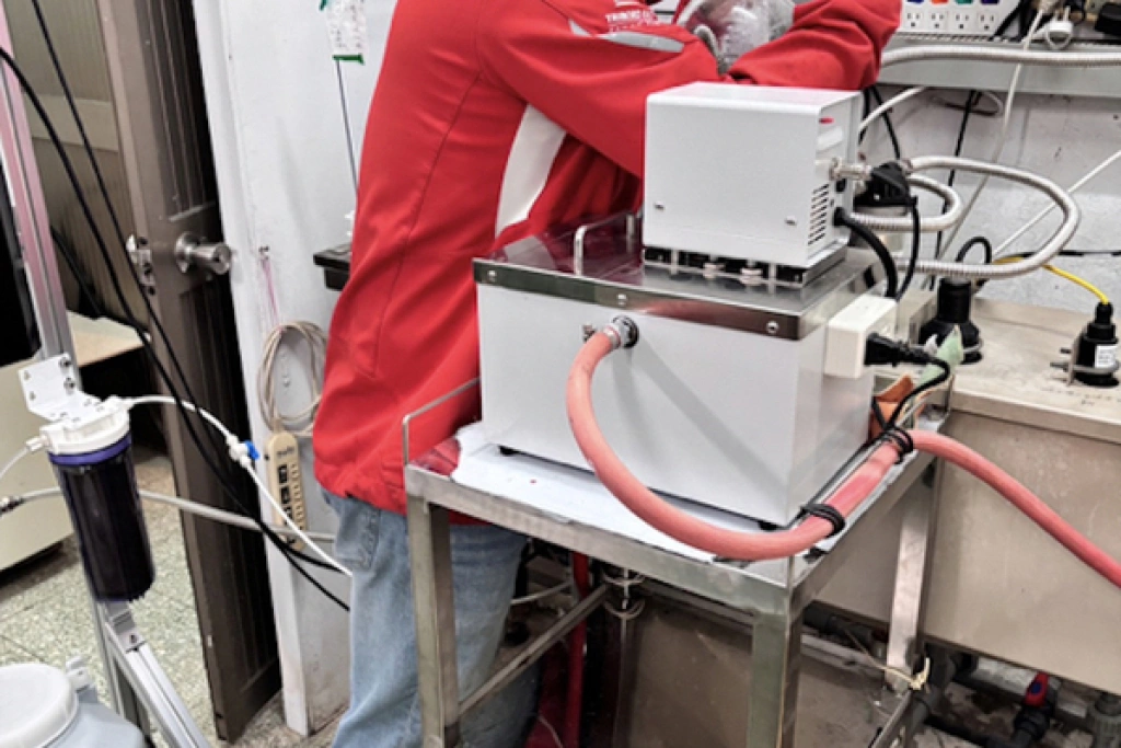 台水人員操作連續式熱嗅設備