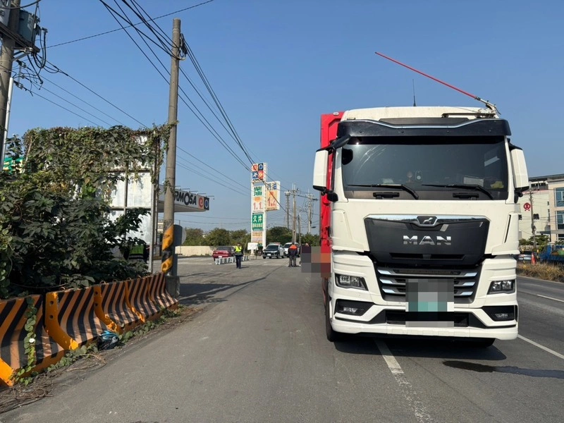 高市大貨車追撞雙載機車　菲律賓籍情侶檔身亡