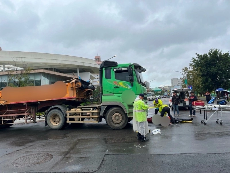 桃園義交執勤遭砂石車撞倒亡